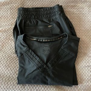 Cherokee Form Scrub Set